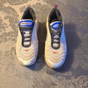 Nike boys Airmax 720 sneakers, size 6.5, grey and black